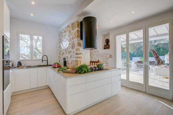 Villa 6 pièces de 294 m² à Roquebrune-Cap-Martin vue mer avec piscine
