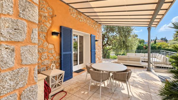 Villa 6 pièces de 294 m² à Roquebrune-Cap-Martin vue mer avec piscine