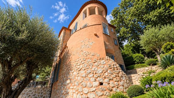 Villa 6 pièces de 294 m² à Roquebrune-Cap-Martin vue mer avec piscine