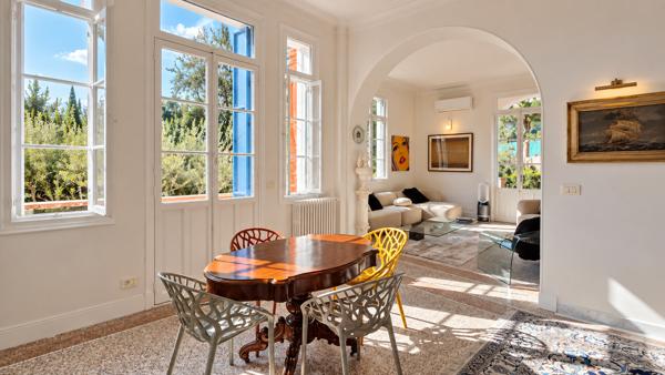 Villa 6 pièces de 294 m² à Roquebrune-Cap-Martin vue mer avec piscine