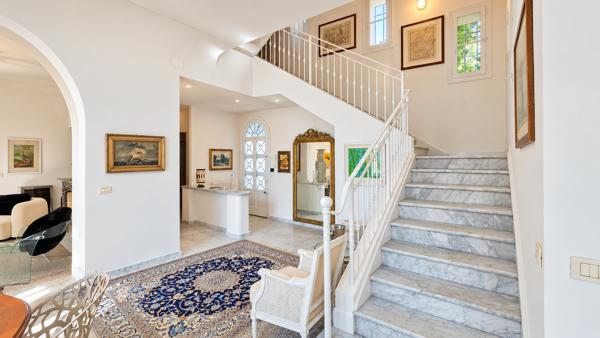 Villa 6 pièces de 294 m² à Roquebrune-Cap-Martin vue mer avec piscine