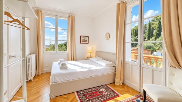 Villa 6 pièces de 294 m² à Roquebrune-Cap-Martin vue mer avec piscine