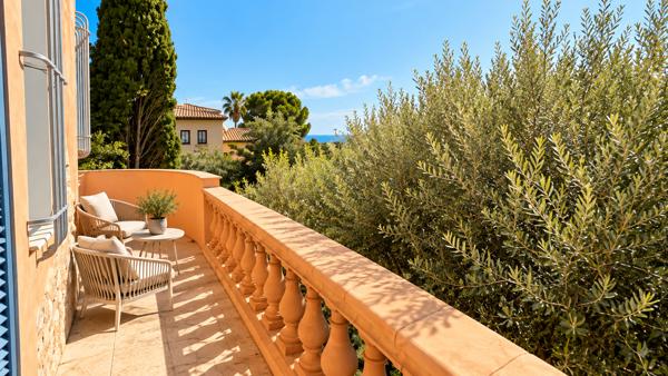 Villa 6 pièces de 294 m² à Roquebrune-Cap-Martin vue mer avec piscine
