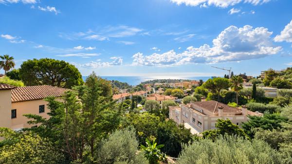 Villa 6 pièces de 294 m² à Roquebrune-Cap-Martin vue mer avec piscine