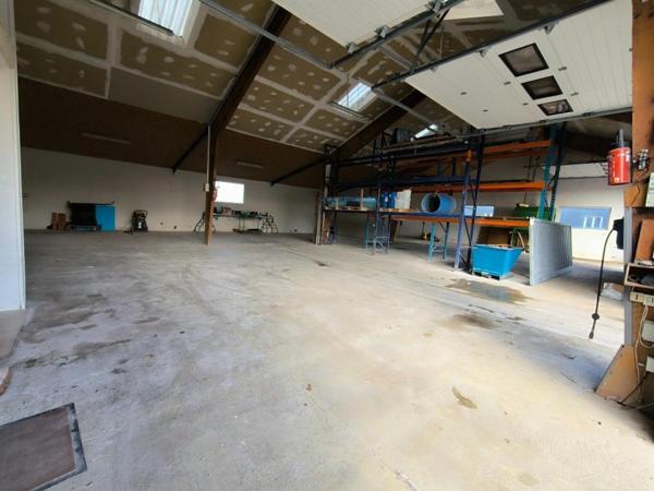 LOCAL COMMERCIAL - HANGAR
