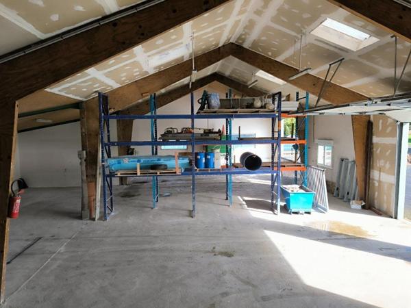 LOCAL COMMERCIAL - HANGAR