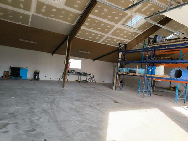 LOCAL COMMERCIAL - HANGAR