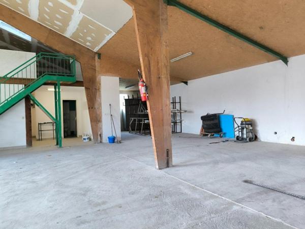 LOCAL COMMERCIAL - HANGAR
