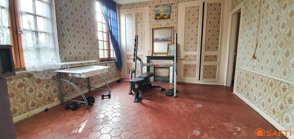 VIMOUTIERS CENTRE MAISON DE MAITRE A RENOVER