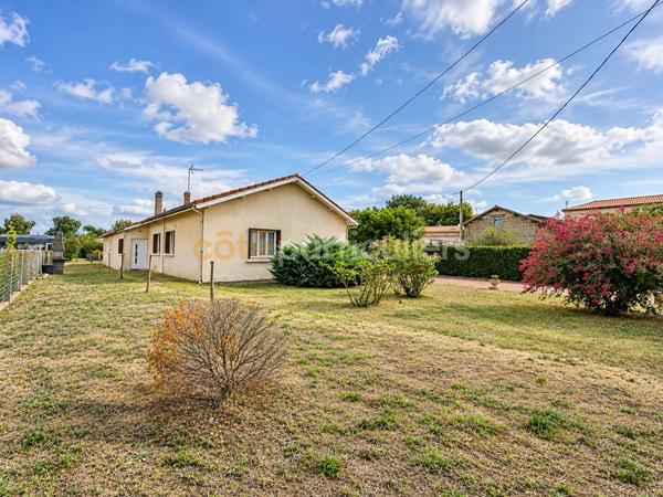 Vente
                Maison115 m² - 5 Pièces -
                    LES BILLAUX (33500)