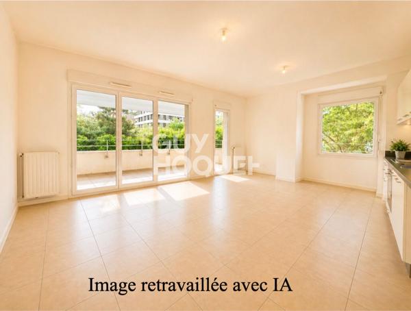 T4 73 m² Carré de Soie ? Balcon + transports (Métro, Tram) ? À saisir !
