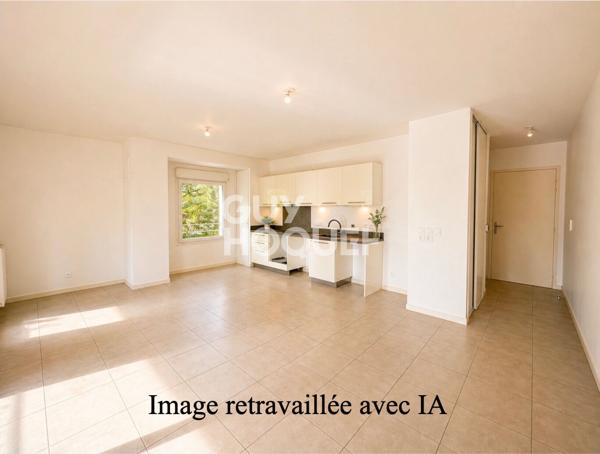 T4 73 m² Carré de Soie ? Balcon + transports (Métro, Tram) ? À saisir !