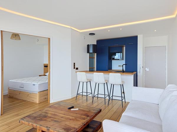 Appartement
         2 pièces
        - 32 m² Exclusivité 470 000 € *