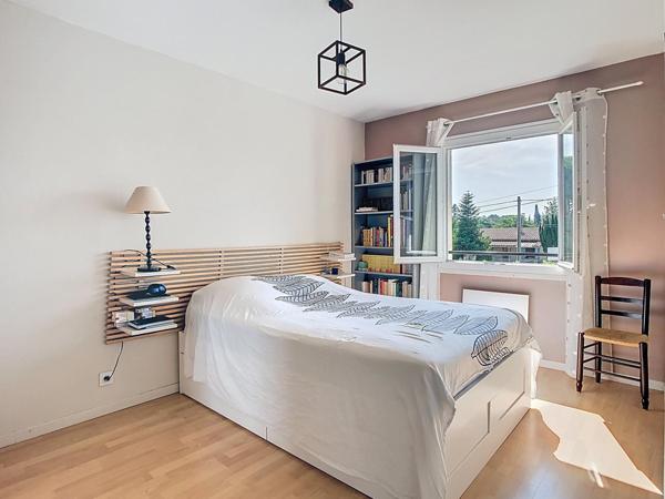 Maison familiale avec piscine et studio indépendant