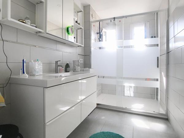 Maison familiale avec piscine et studio indépendant