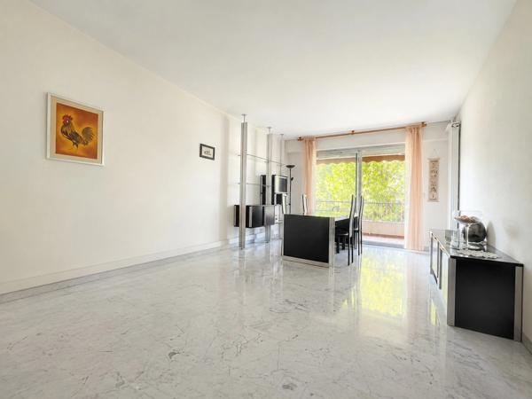 Appartement  3 pièces 78 m² - 2 Chambres - Cave - Garage - Parc - Piscine - Tennis - Tram Ligne 5 - Proximité Parc Montcalm