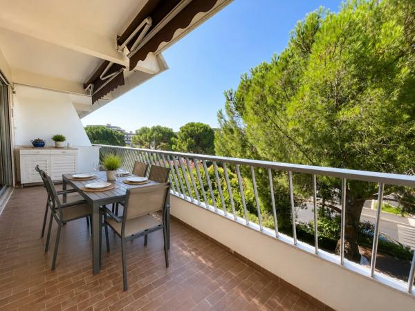 Appartement  3 pièces 78 m² - 2 Chambres - Cave - Garage - Parc - Piscine - Tennis - Tram Ligne 5 - Proximité Parc Montcalm
