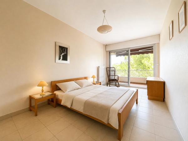 Appartement  3 pièces 78 m² - 2 Chambres - Cave - Garage - Parc - Piscine - Tennis - Tram Ligne 5 - Proximité Parc Montcalm