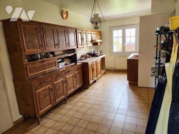 La Flèche, Quartier St André, pavillon 3 chambres

- Entrée avec wc, bureau, séjour-salon, cu...