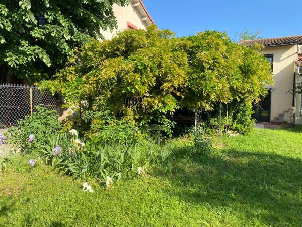 Terrain constructible de 248m², Barrière de Paris