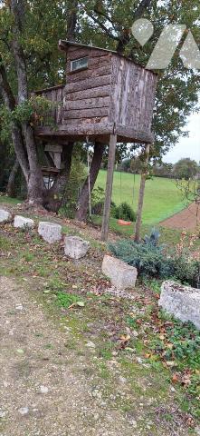 6km de VIC-FEZENSAC, maison en pierre de 200m² envi. sur 8000m² de terrain