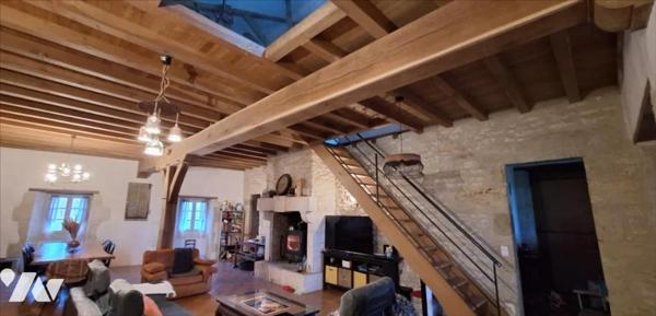 6km de VIC-FEZENSAC, maison en pierre de 200m² envi. sur 8000m² de terrain