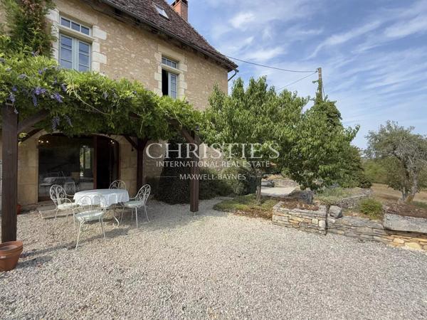 Un domaine de charme avec 2 gîtes et piscine sur 5HA!