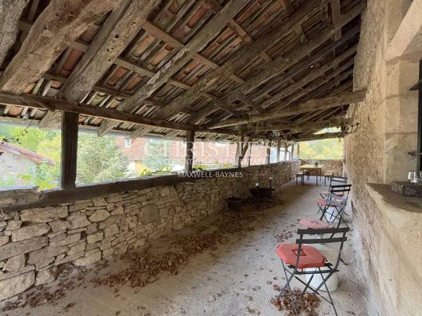 Un domaine de charme avec 2 gîtes et piscine sur 5HA!