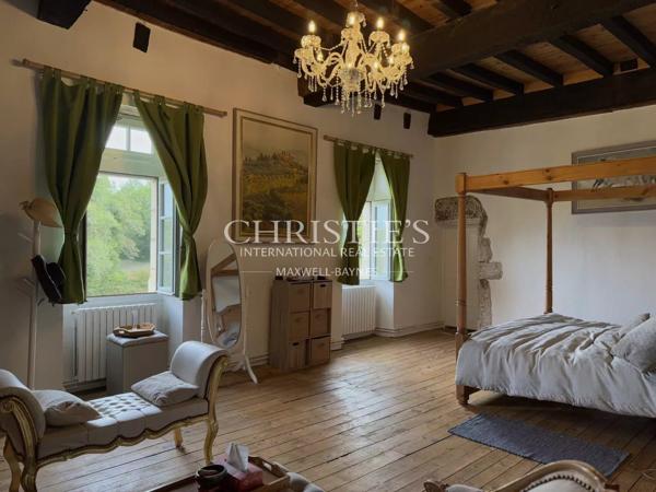 Un domaine de charme avec 2 gîtes et piscine sur 5HA!