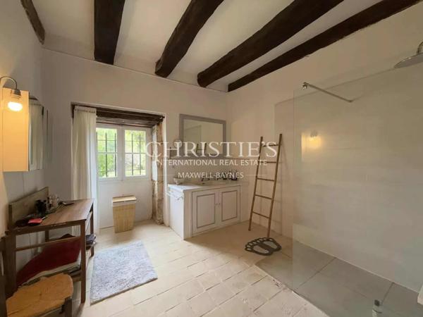 Un domaine de charme avec 2 gîtes et piscine sur 5HA!