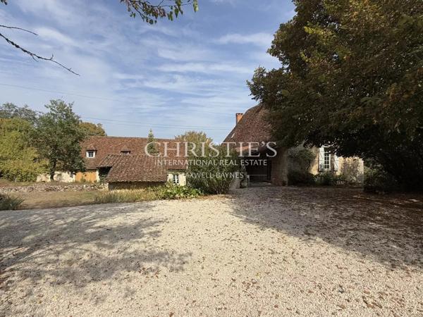 Un domaine de charme avec 2 gîtes et piscine sur 5HA!