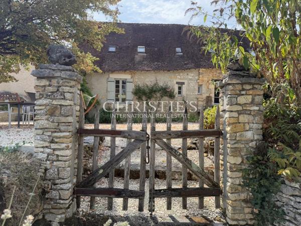 Un domaine de charme avec 2 gîtes et piscine sur 5HA!