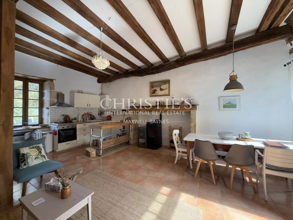 Un domaine de charme avec 2 gîtes et piscine sur 5HA!