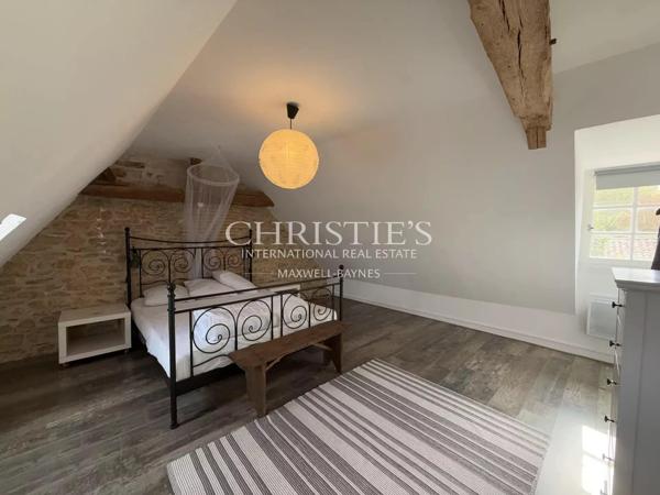 Un domaine de charme avec 2 gîtes et piscine sur 5HA!