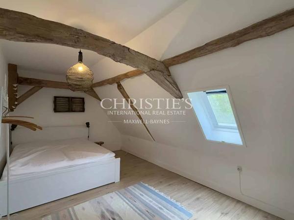 Un domaine de charme avec 2 gîtes et piscine sur 5HA!