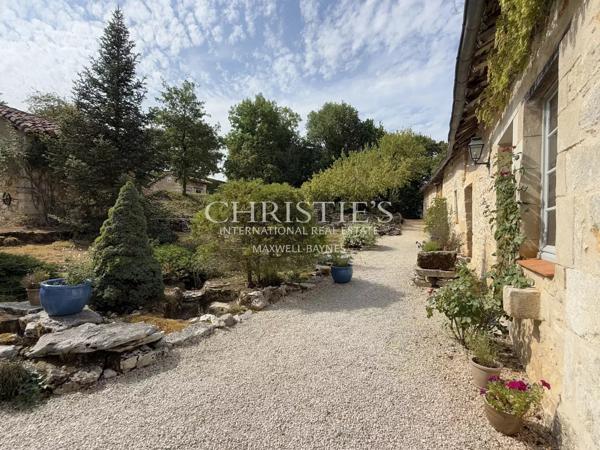Un domaine de charme avec 2 gîtes et piscine sur 5HA!