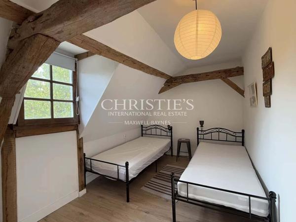 Un domaine de charme avec 2 gîtes et piscine sur 5HA!