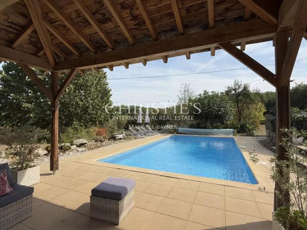 Un domaine de charme avec 2 gîtes et piscine sur 5HA!