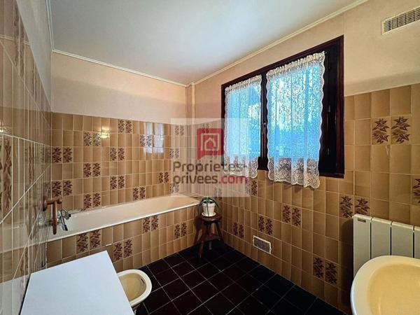 Maison avec 5 chambres et 1 garage