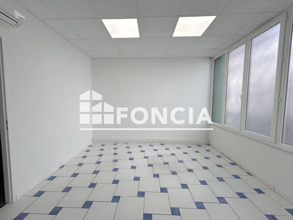 Location Local commercial 2 pièces 41 m² - 21 COURS ARISTIDE BRIAND Orange 84100