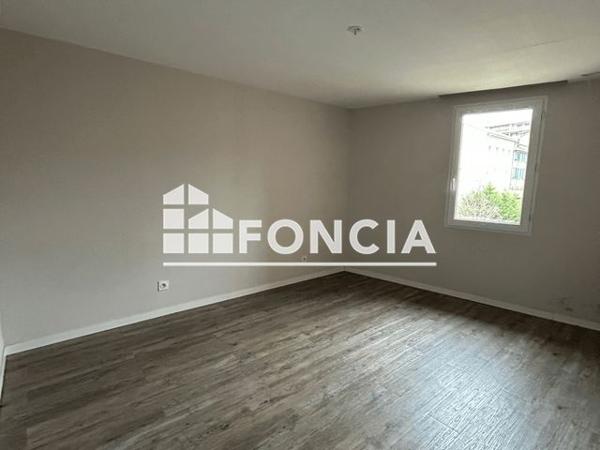 Location Appartement 3 pièces 64.7 m² - 1416 PLACE MARTIN BIDOURE Toulon 83000