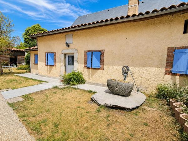 Demeure historique d'exception classée au patrimoine située aux portes des Pyrénées