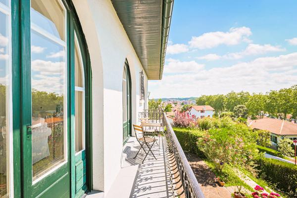 Appartement 4 pièces 94 m² Urrugne limite Ciboure avec jardin, terrasse, balcon et parking