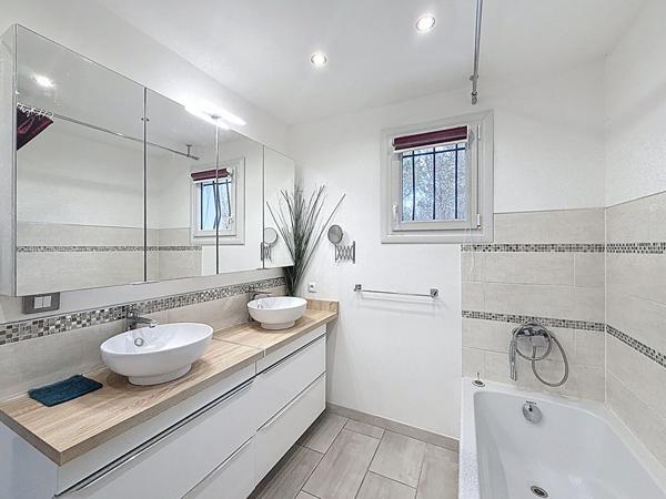 Maison de 150m² à vendre sur Saint Maximin la Sainte Baume avec piscine et dépendance