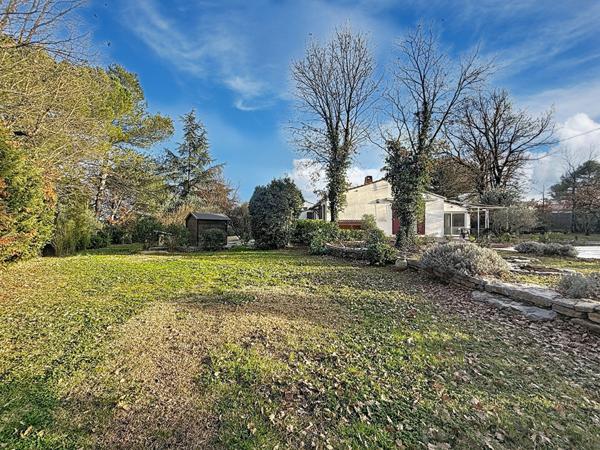 Maison de 150m² à vendre sur Saint Maximin la Sainte Baume avec piscine et dépendance