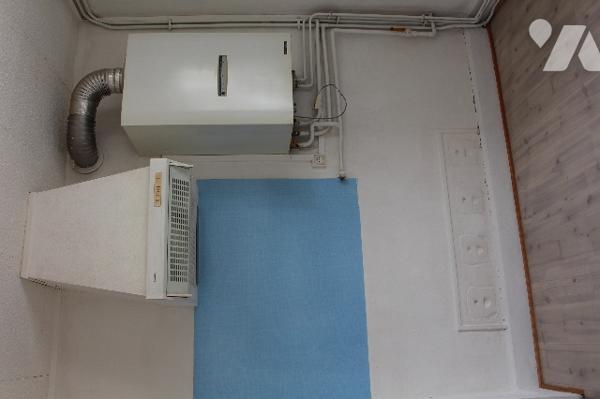 Maison mitoyenne de deux côtés proche du centre ville et des commerces.