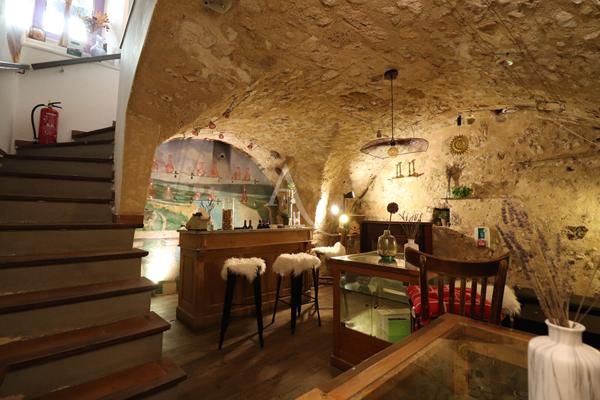 FONDS DE COMMERCE DE 85M2 A MOUSTIERS SAINTE MARIE