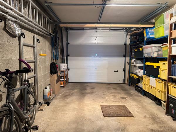 Maison - 6 pièces - jardin - garage - BELLEVILLE SUR MEUSE