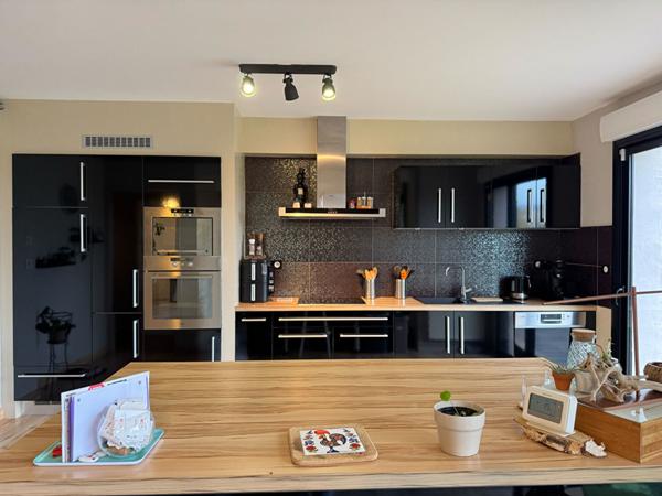 Maison - 6 pièces - jardin - garage - BELLEVILLE SUR MEUSE