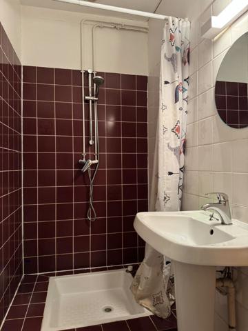 Maison - 6 pièces - jardin - garage - BELLEVILLE SUR MEUSE